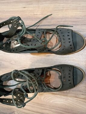 8.5 Report Olive Green Lace-Up Cutout Heeled Sandals
